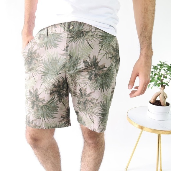 Slate & Stone Other - Slate & Stone Khaki Palm Print Shorts 32